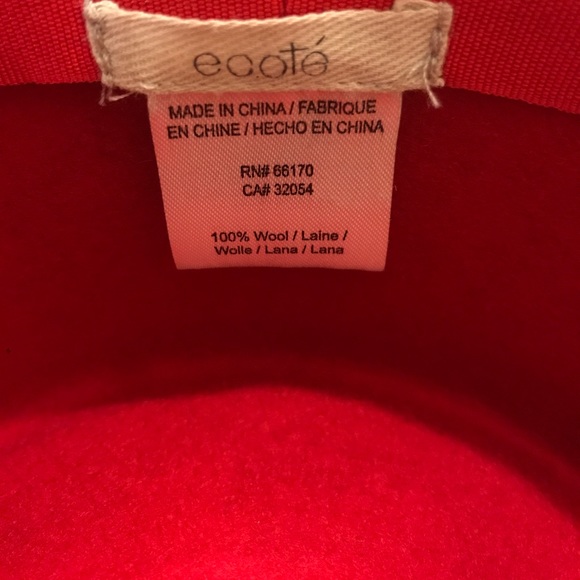 Red wool hat - Picture 3 of 4